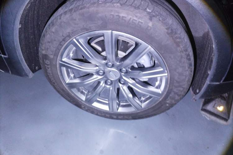 Used Cadillac XT4 2021 28T Two-Wheel Drive Leading Version Right Front Wheel Hub