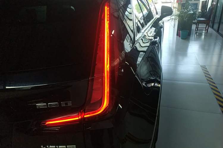 Used Cadillac XT4 2021 28T Two-Wheel Drive Tech Edition Right Rear Taillight