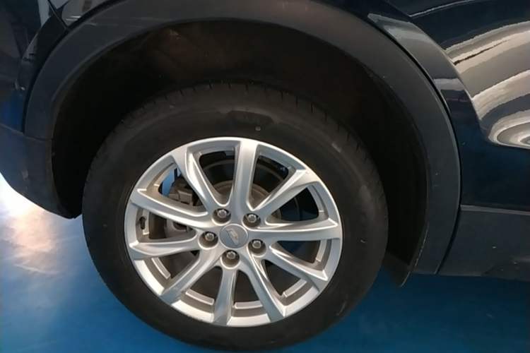Used Cadillac XT4 2021 28T Two-Wheel Drive Tech Edition Right Rear Wheel Hub