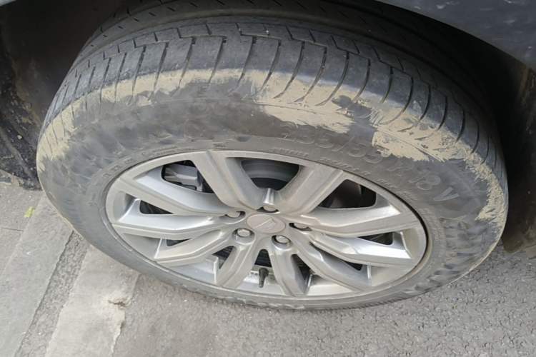Used Cadillac XT4 2021 28T Two-Wheel Drive Leading Version Right Rear Wheel Hub