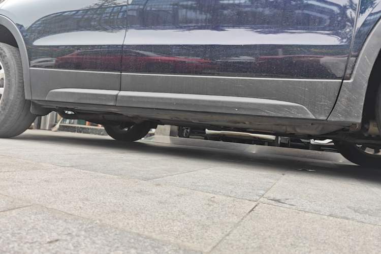 Used Cadillac XT4 2021 28T Two-Wheel Drive Tech Edition Right Side Sill