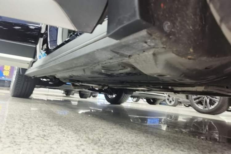 Used Cadillac XT4 2021 28T Two-Wheel Drive Leading Version Right Side Sill