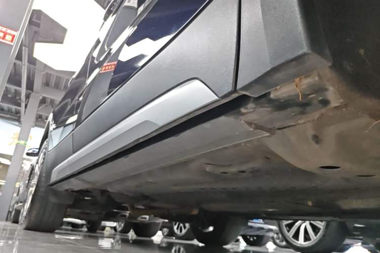 Used Cadillac XT4 2021 28T Two-Wheel Drive Leading Version Right Side Sill