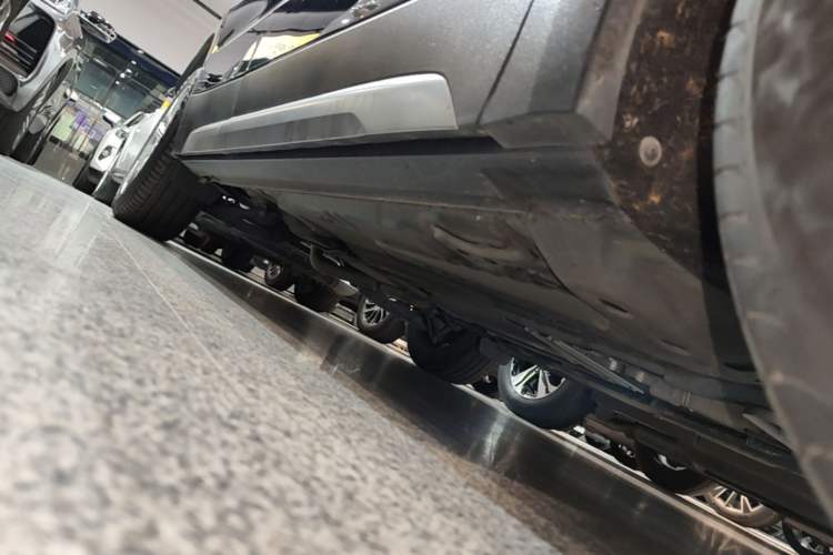 Used Cadillac XT4 2021 28T Two-Wheel Drive Leading Version Right Side Sill