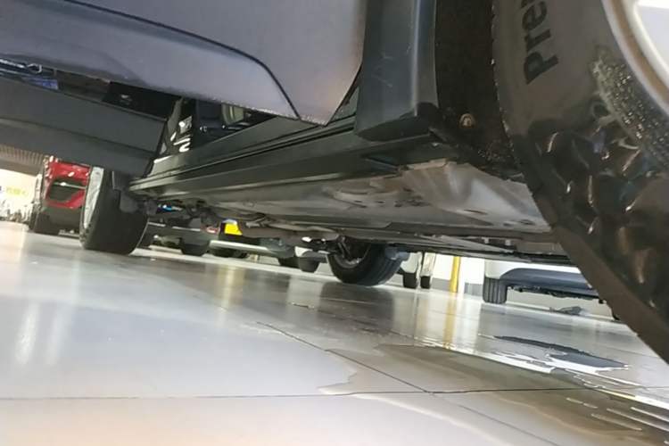 Used Cadillac XT4 2021 28T Two-Wheel Drive Tech Edition Right Side Sill
