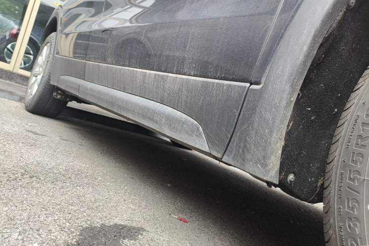 Used Cadillac XT4 2021 28T Two-Wheel Drive Tech Edition Right Side Sill