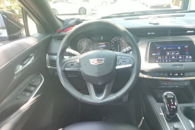 Used Cadillac XT4 2021 28T Two-Wheel Drive Luxury Version Steering Wheel