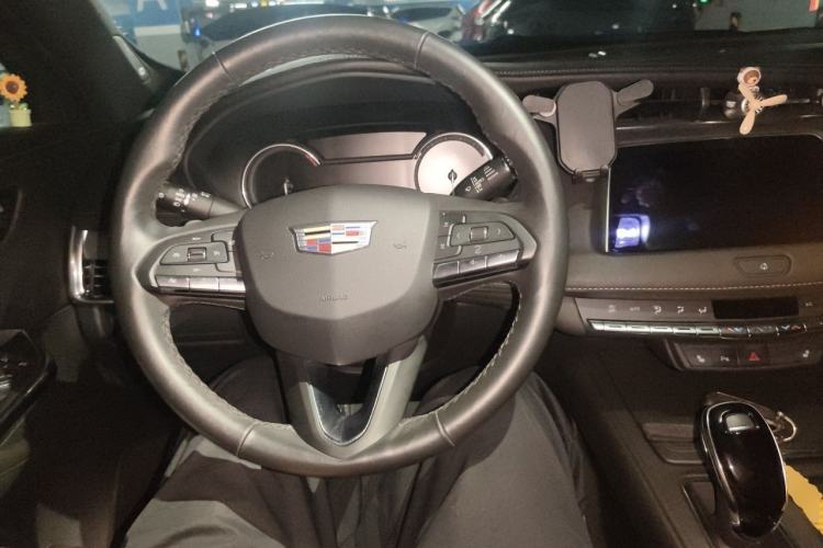 Used Cadillac XT4 2021 28T Two-Wheel Drive Leading Version Steering Wheel