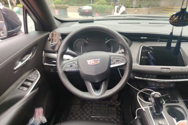 Used Cadillac XT4 2021 28T Two-Wheel Drive Leading Version Steering Wheel