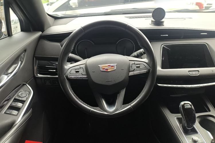 Used Cadillac XT4 2021 28T Two-Wheel Drive Tech Edition Steering Wheel