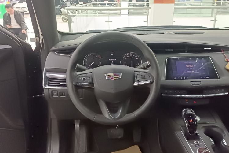 Used Cadillac XT4 2021 28T Two-Wheel Drive Tech Edition Steering Wheel
