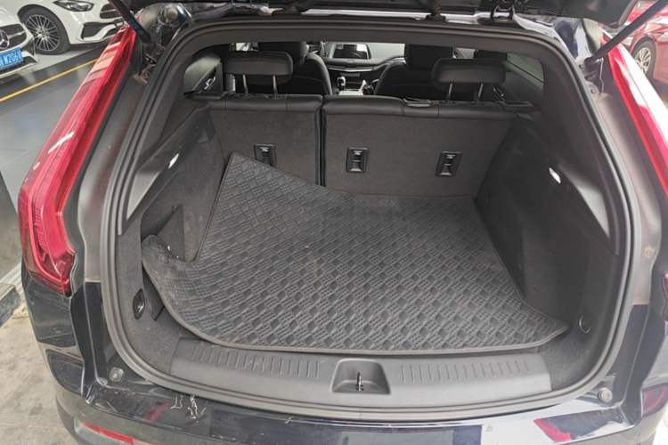 Used Cadillac XT4 2021 28T Two-Wheel Drive Tech Edition Trunk