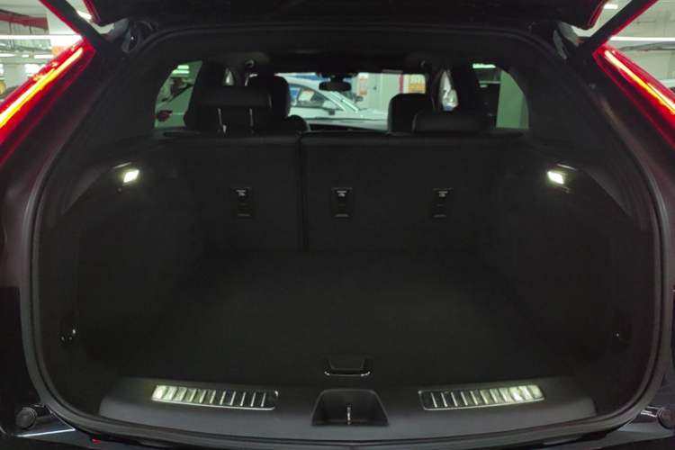 Used Cadillac XT4 2021 28T Two-Wheel Drive Leading Version Trunk