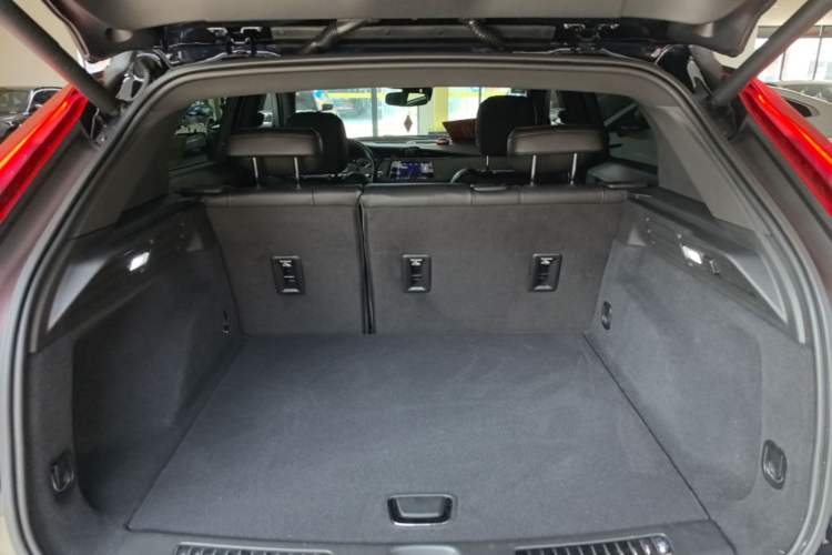 Used Cadillac XT4 2021 28T Two-Wheel Drive Luxury Version Trunk
