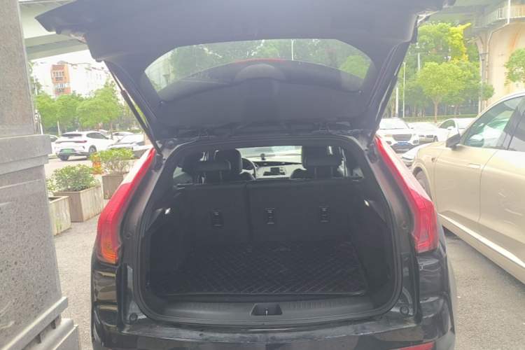 Used Cadillac XT4 2021 28T Two-Wheel Drive Tech Edition Trunk