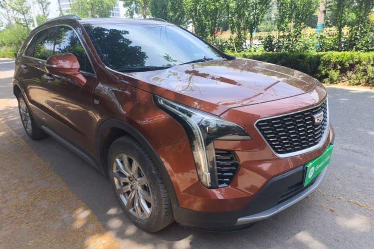 Used Cadillac XT4 2021 28T Two-Wheel Drive Luxury Version Front Right 45 Deg