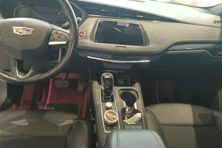 Used Cadillac XT4 2021 28T Two-Wheel Drive Tech Edition Gear Lever