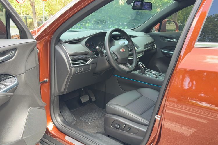 Used Cadillac XT4 2021 28T Two-Wheel Drive Tech Edition Interior 2