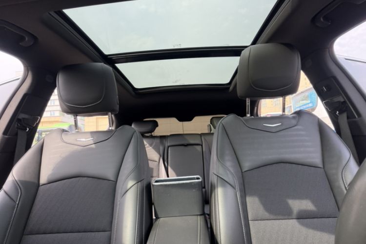 Used Cadillac XT4 2021 28T Two-Wheel Drive Tech Edition Interior 3