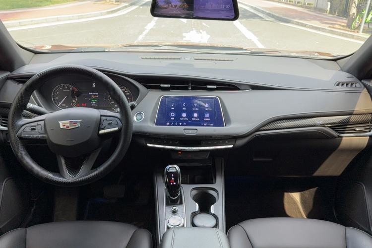 Used Cadillac XT4 2021 28T Two-Wheel Drive Tech Edition Interior 3