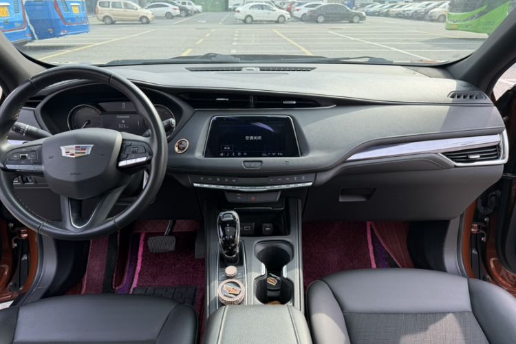 Used Cadillac XT4 2021 28T Two-Wheel Drive Tech Edition Interior 4