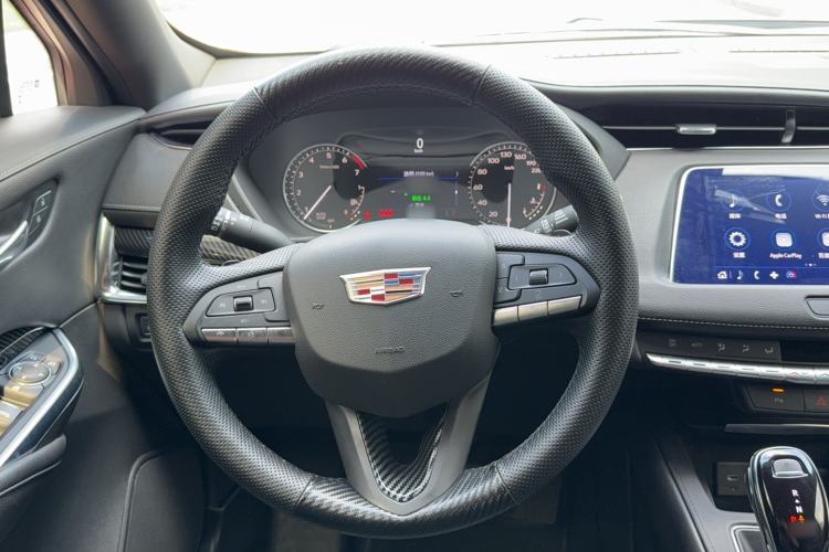 Used Cadillac XT4 2021 28T Two-Wheel Drive Tech Edition Interior 4