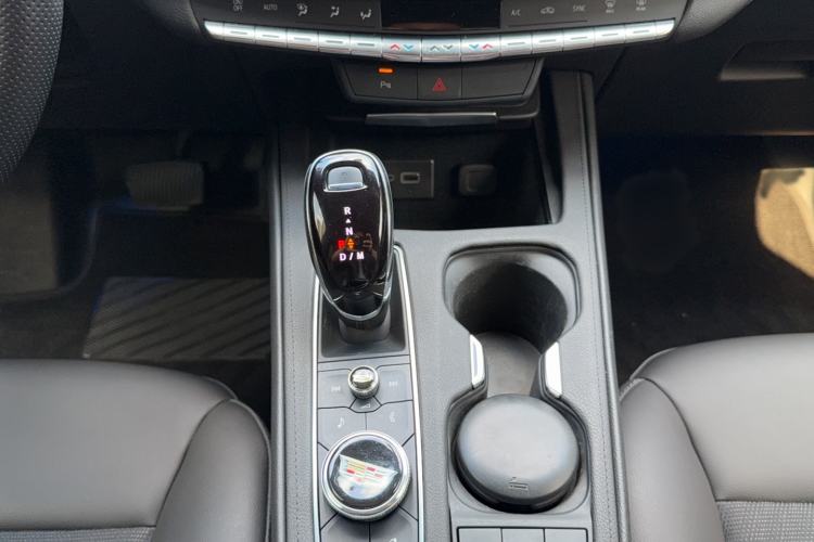 Used Cadillac XT4 2021 28T Two-Wheel Drive Tech Edition Interior 5