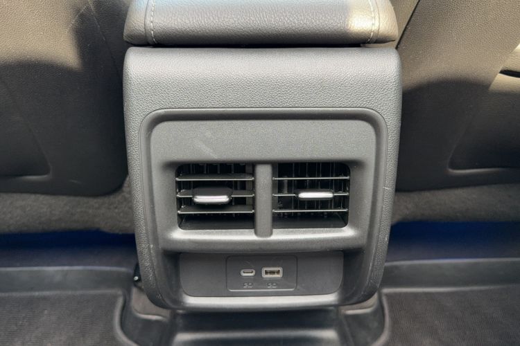 Used Cadillac XT4 2021 28T Two-Wheel Drive Tech Edition Interior 7