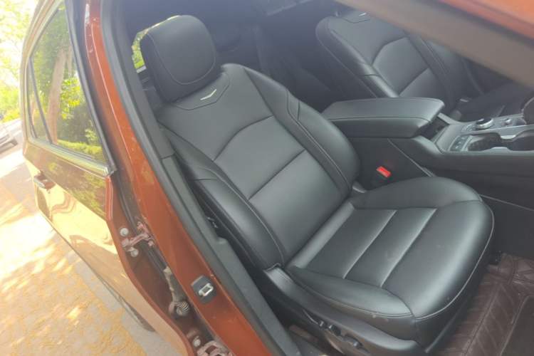 Used Cadillac XT4 2021 28T Two-Wheel Drive Luxury Version Right Front Seat