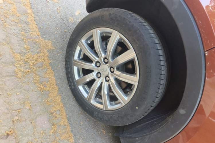 Used Cadillac XT4 2021 28T Two-Wheel Drive Luxury Version Right Rear Wheel Hub