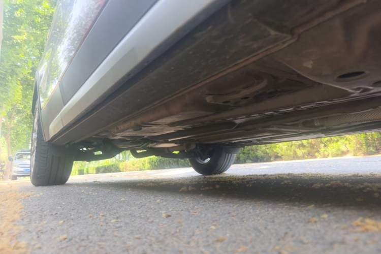 Used Cadillac XT4 2021 28T Two-Wheel Drive Luxury Version Right Side Sill