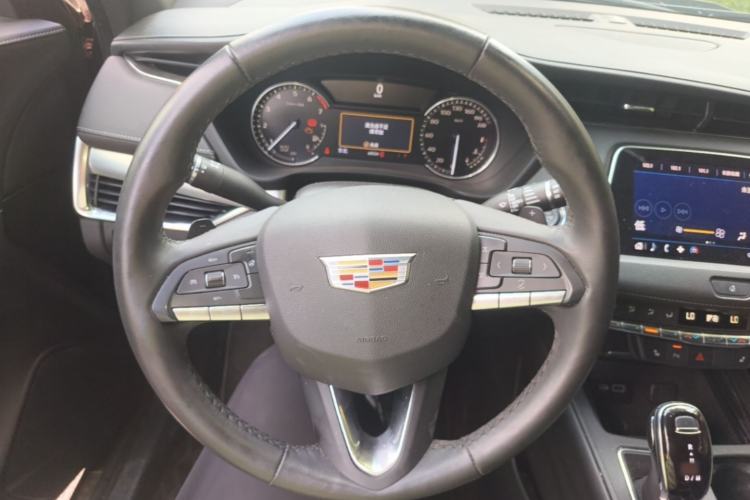 Used Cadillac XT4 2021 28T Two-Wheel Drive Luxury Version Steering Wheel