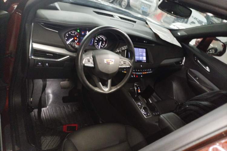 Used Cadillac XT4 2021 28T Two-Wheel Drive Leading Version Center Console