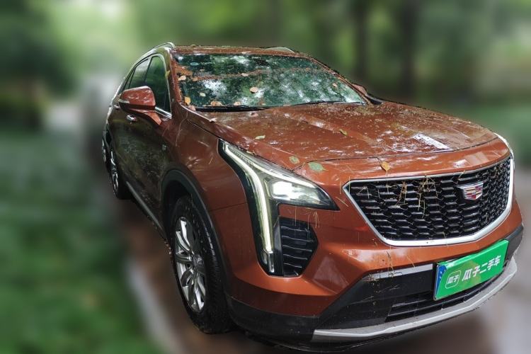 Used Cadillac XT4 2021 28T Two-Wheel Drive Luxury Version Front Right 45 Deg