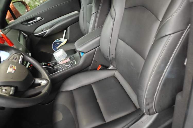 Used Cadillac XT4 2021 28T Two-Wheel Drive Luxury Version Left Front Seat