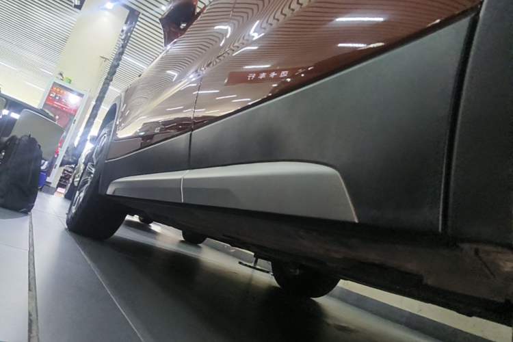 Used Cadillac XT4 2021 28T Two-Wheel Drive Luxury Version Left Side Sill