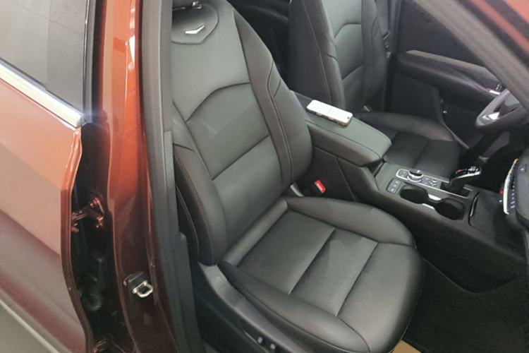 Used Cadillac XT4 2021 28T Two-Wheel Drive Luxury Version Right Front Seat