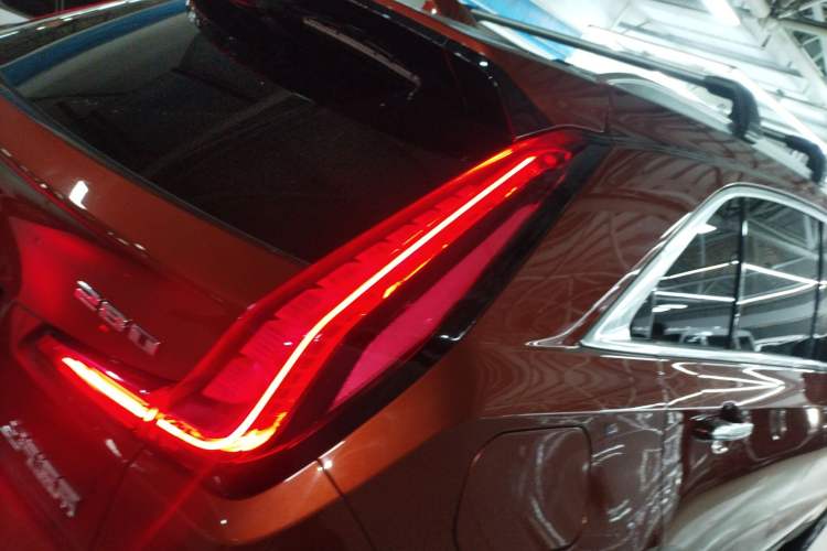 Used Cadillac XT4 2021 28T Two-Wheel Drive Leading Version Right Rear Taillight