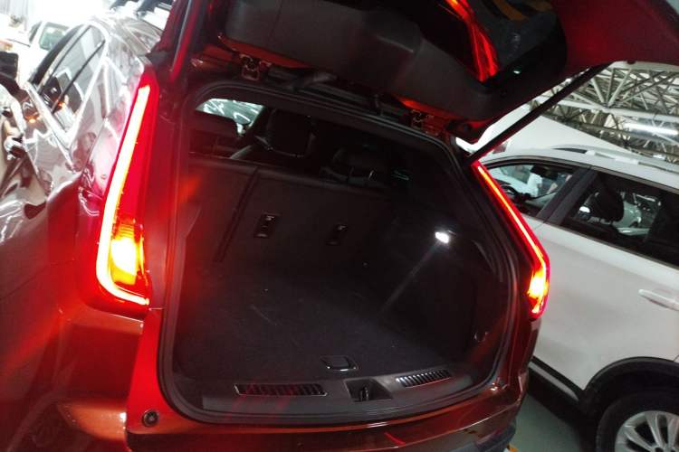 Used Cadillac XT4 2021 28T Two-Wheel Drive Leading Version Trunk
