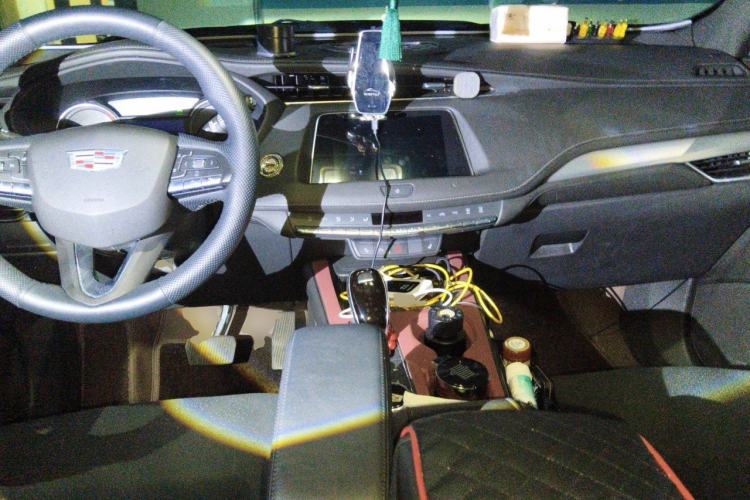 Used Cadillac XT4 2021 28T Two-Wheel Drive Luxury Version Center Console