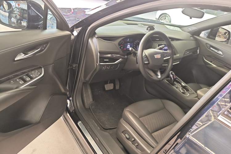 Used Cadillac XT4 2021 28T Two-Wheel Drive Tech Edition Driver Seat