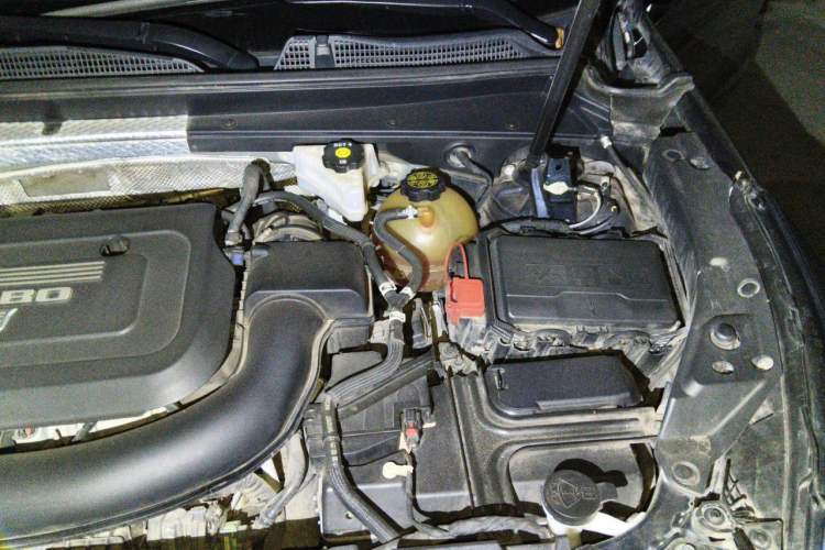 Used Cadillac XT4 2021 28T Two-Wheel Drive Luxury Version Engine Bay Left