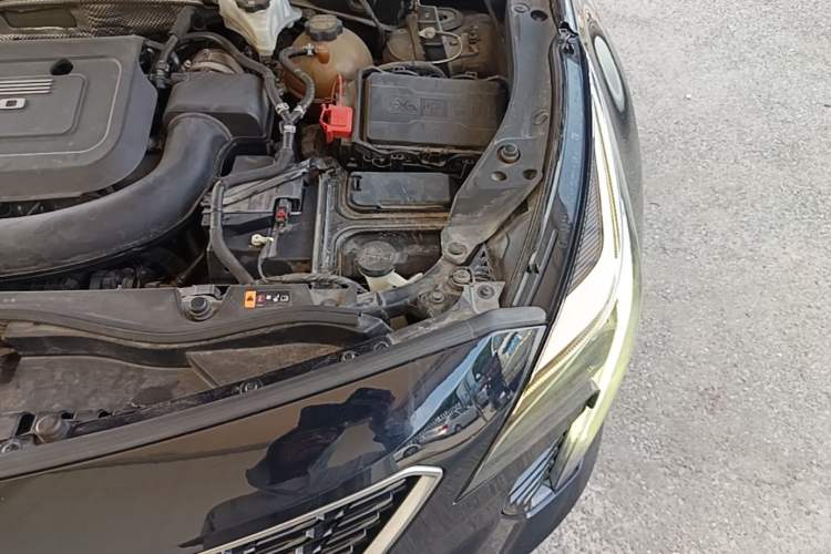 Used Cadillac XT4 2021 28T Two-Wheel Drive Leading Version Engine Bay Left