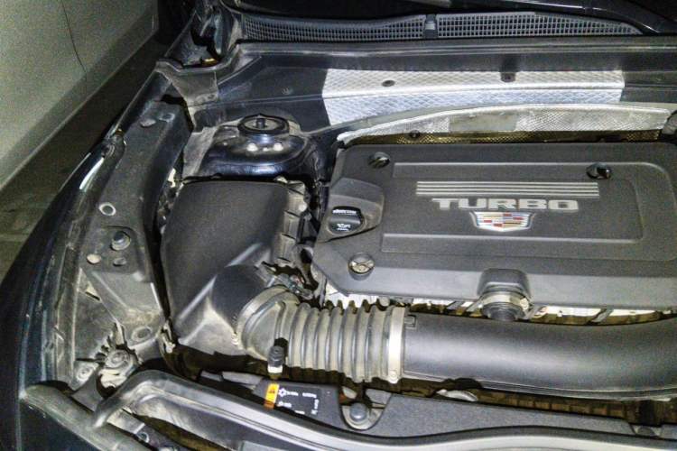 Used Cadillac XT4 2021 28T Two-Wheel Drive Luxury Version Engine Bay Right