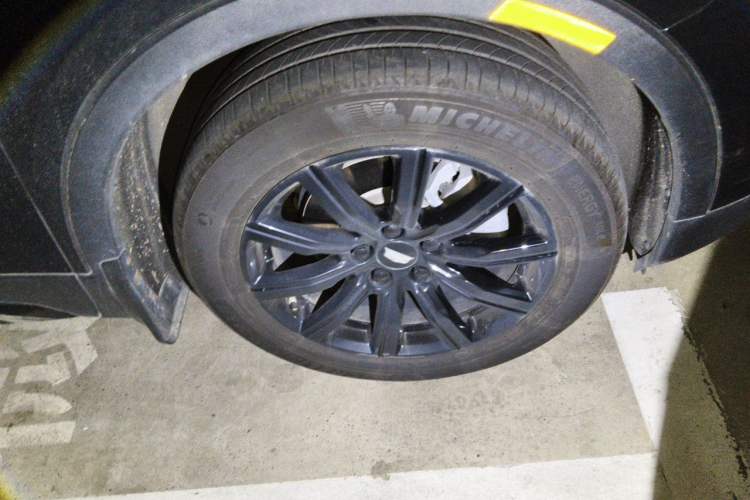 Used Cadillac XT4 2021 28T Two-Wheel Drive Luxury Version Right Front Wheel Hub