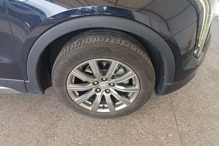 Used Cadillac XT4 2021 28T Two-Wheel Drive Leading Version Right Front Wheel Hub