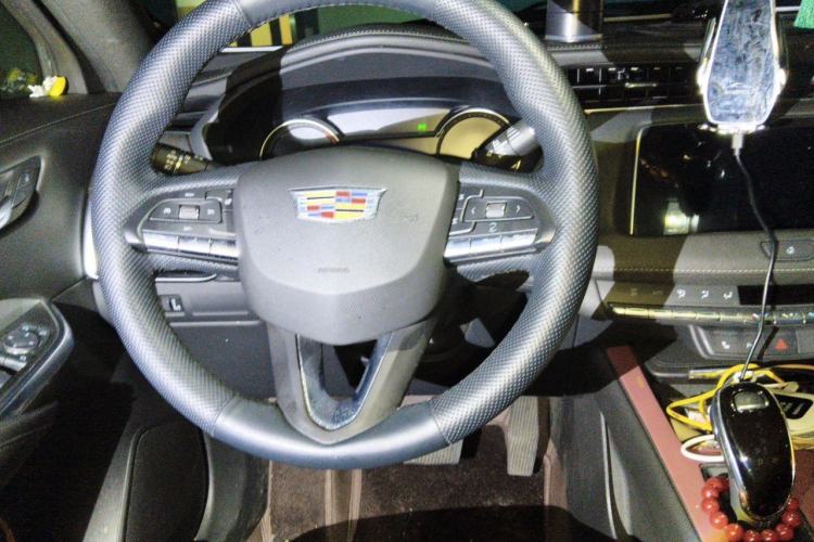 Used Cadillac XT4 2021 28T Two-Wheel Drive Luxury Version Steering Wheel