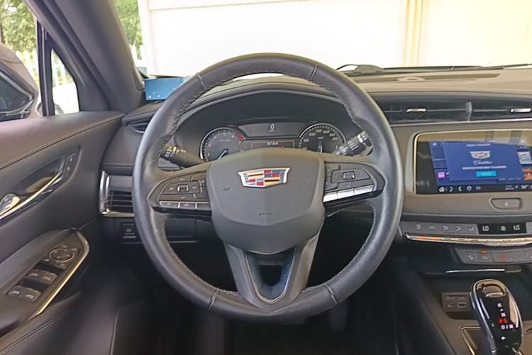 Used Cadillac XT4 2021 28T Two-Wheel Drive Leading Version Steering Wheel