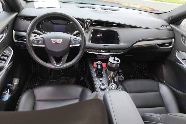 Used Cadillac XT4 2021 28T Two-Wheel Drive Leading Version Center Console