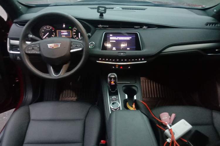 Used Cadillac XT4 2021 28T Two-Wheel Drive Leading Version Center Console